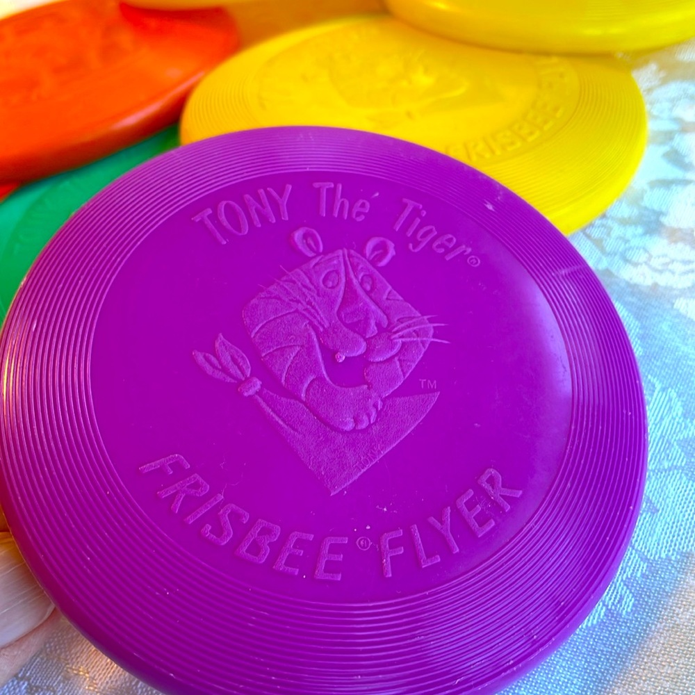 6 Tony The Tiger Frisbee Flyers